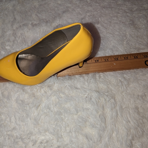 Michael Antonio yellow heels - Picture 10 of 15